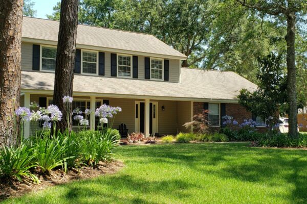Picture of a home in Tallahassee Florida that is selling on the real estate market.
